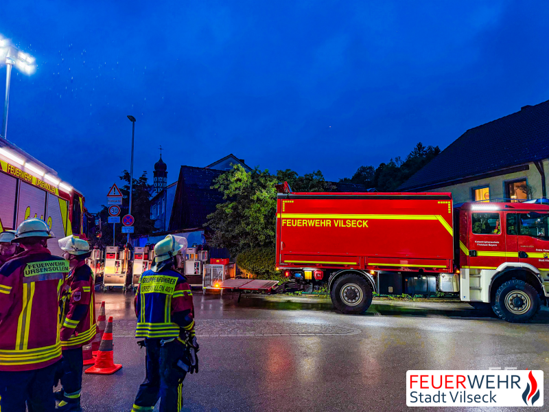 © Feuerwehr Stadt Vilseck / V-LKW mit MGH an der Einsatzstelle